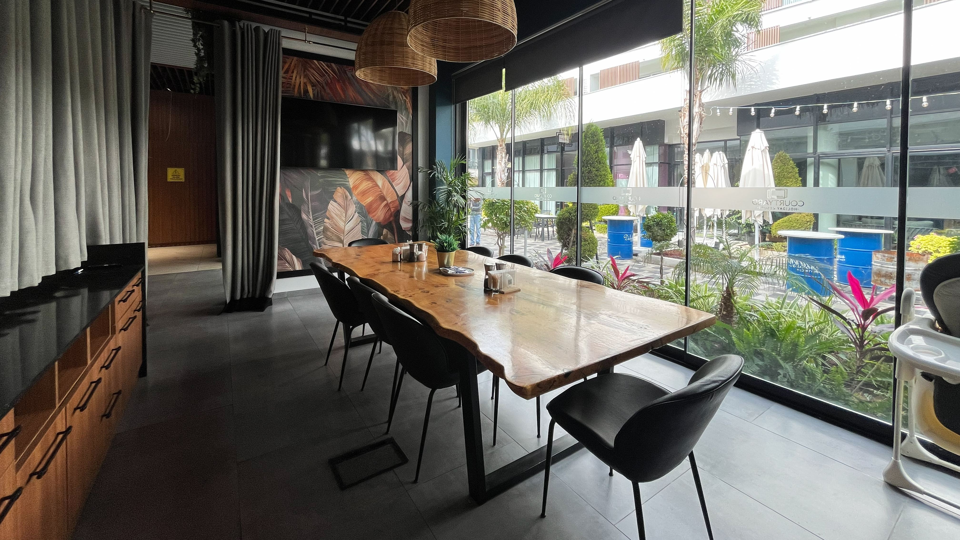 Tropical Meeting Room